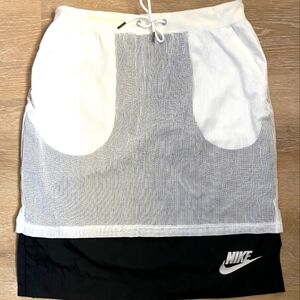 NWT NIKE MESH LAYERED SKIRT